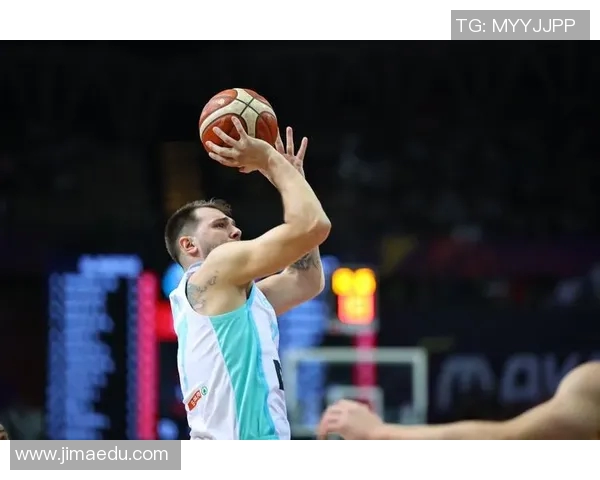 东契奇连续6场欧锦赛单场得分25+ 并列历史第三 东契奇连续6场欧锦赛单场得分25+ 并列历史第三