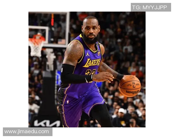 詹姆斯高吊篮下 戴维斯接球双手暴扣